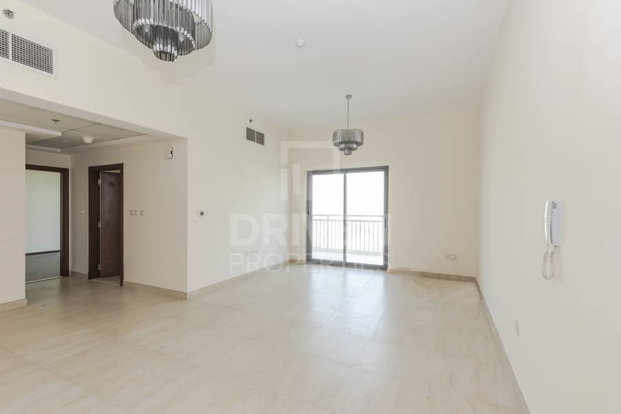 Largest Apt | Open View | Closed Kitchen