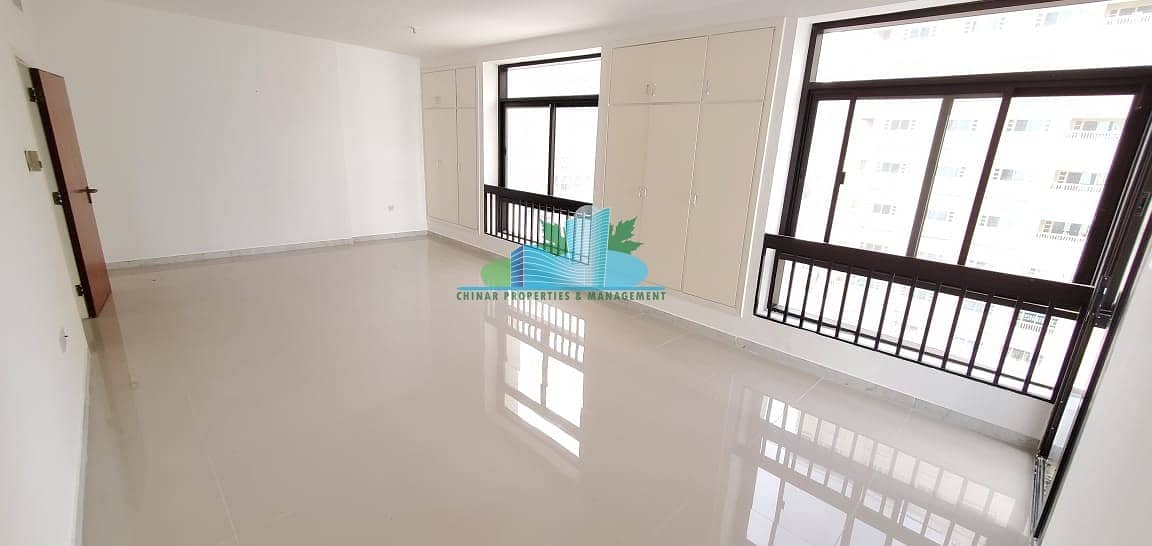 Unspotted Pristine 3 BHK with Maid-room | Ready to move!