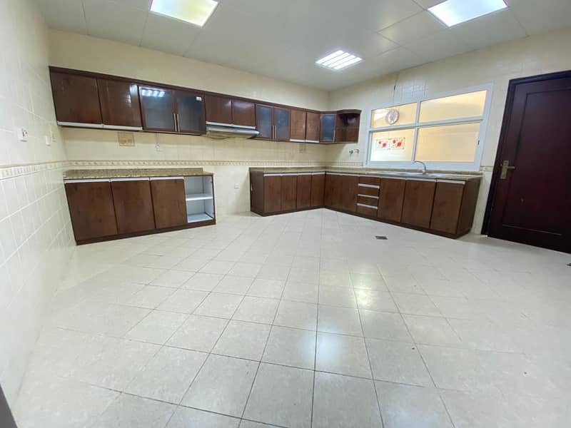 European Family Compound, Spacious 1 Bed Room With Huge Kitchen Walking by Khalifa Market