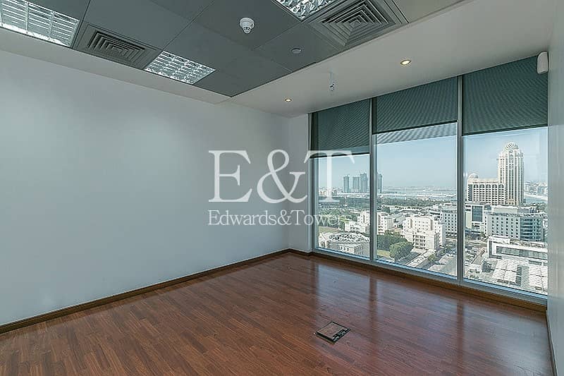 17 Fully Fitted Office in Arenco Tower SZR