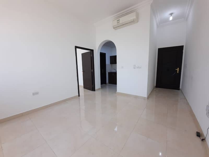 شقة في مدينة محمد بن زايد 1 غرفة 35000 درهم - 4972258