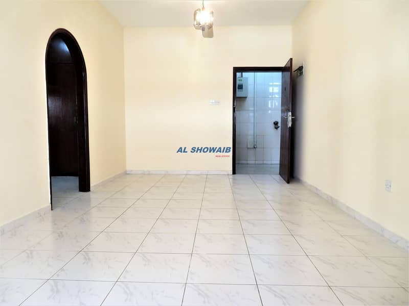 HUGE 1 BHK OPP KHOORY HOTEL APARTMENT BURDUBAI