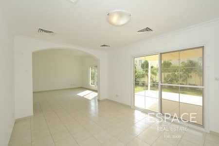 4 Bedroom Villa for Rent in The Lakes, Dubai - 4 Bed Villa - The Lakes - Park and Pool 4 Bedroom Villa for Rent in The Lakes, Dubai - 4 Bed Villa - The Lakes - Park and Pool