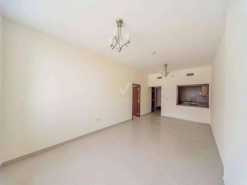 Vacant 1BR with Study | Good Condition
