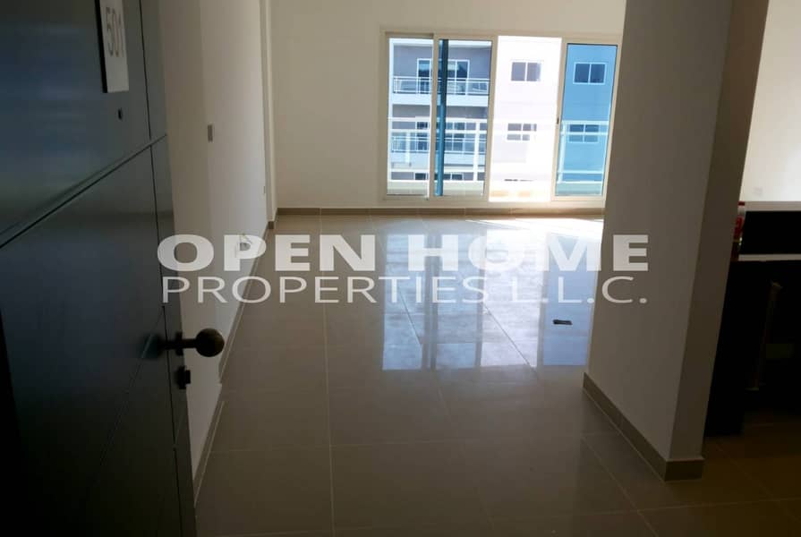 Fabulous Deal ! Spacious 2BR Apartment with Swimming pool Fabulous Deal ! Spacious 2BR Apartment with Swimming pool
