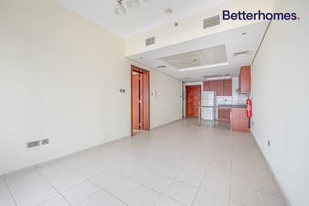 With parking I Equipped kitchen I Vacant With parking I Equipped kitchen I Vacant