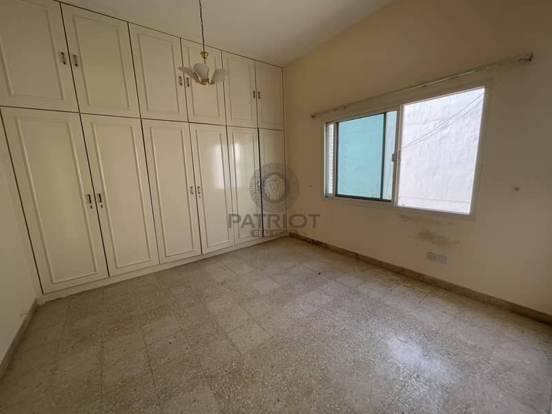 17 5 BR  Villa for Family at Prime Location Near Burj Al Arab