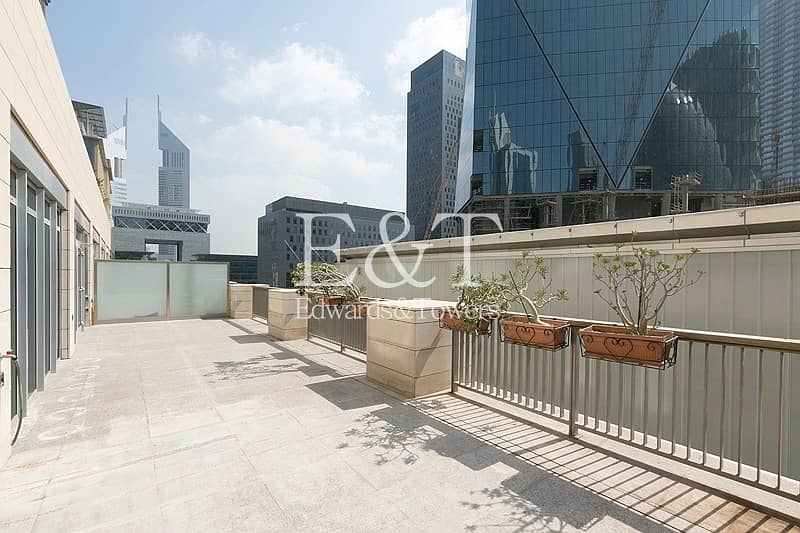 2 Exquisite Fully Upgraded Apt with Terrace