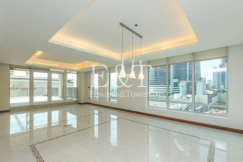 12 Exquisite Fully Upgraded Apt with Terrace