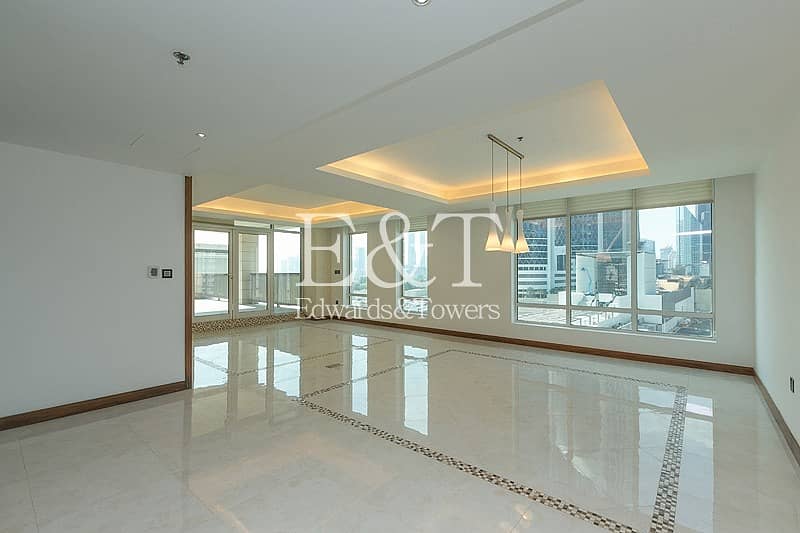 11 Exquisite Fully Upgraded Apt with Terrace