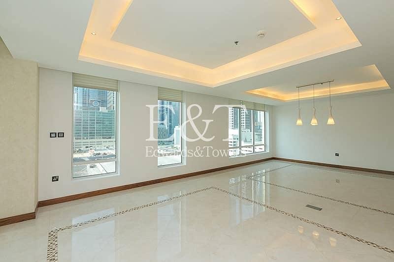 8 Exquisite Fully Upgraded Apt with Terrace