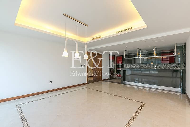 9 Exquisite Fully Upgraded Apt with Terrace
