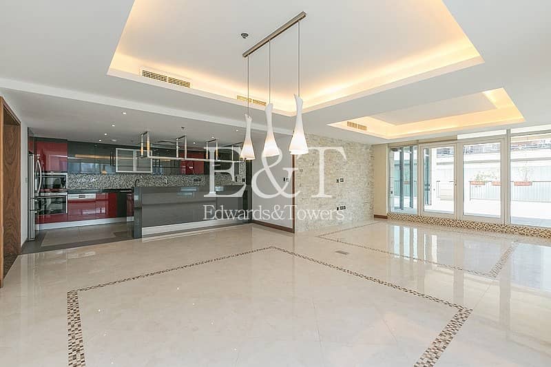 16 Exquisite Fully Upgraded Apt with Terrace