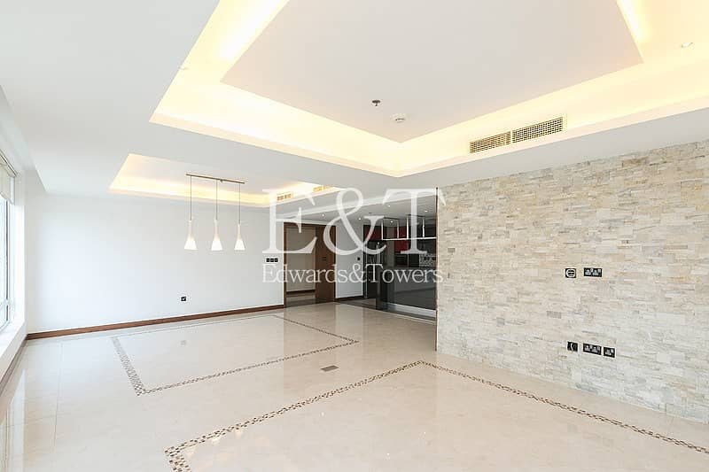 26 Exquisite Fully Upgraded Apt with Terrace