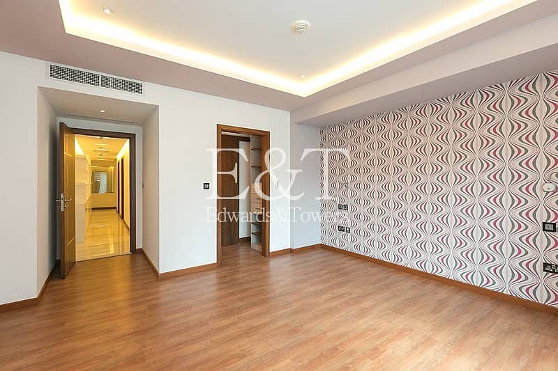29 Exquisite Fully Upgraded Apt with Terrace