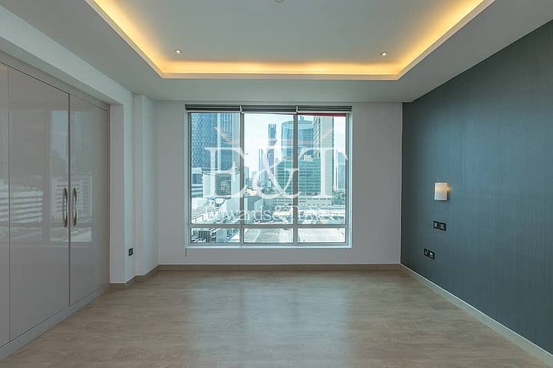 31 Exquisite Fully Upgraded Apt with Terrace