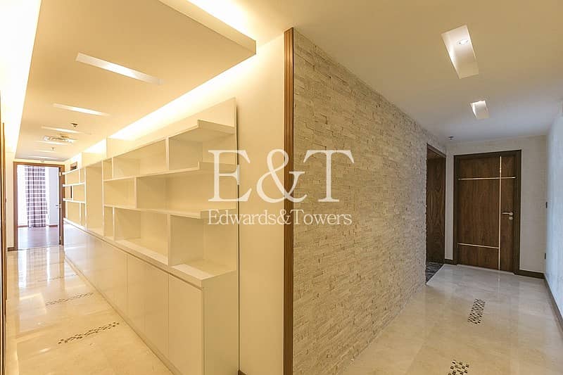 38 Exquisite Fully Upgraded Apt with Terrace