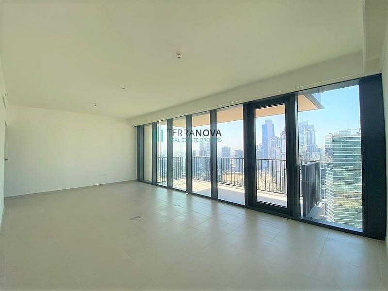 5 Resale | High Floor | Sea View | 2 Bedroom + Laundry