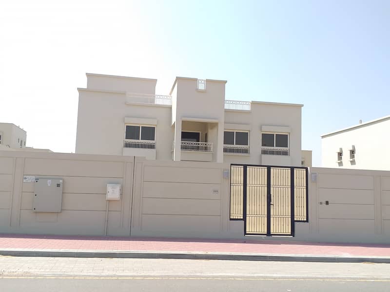 Duplex independent 5bhk villa 17626 sqft with driver room, price 3.230 million in barashi area.