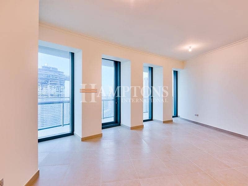 Sea View 2 Bedroom Apt in Downtown Dubai