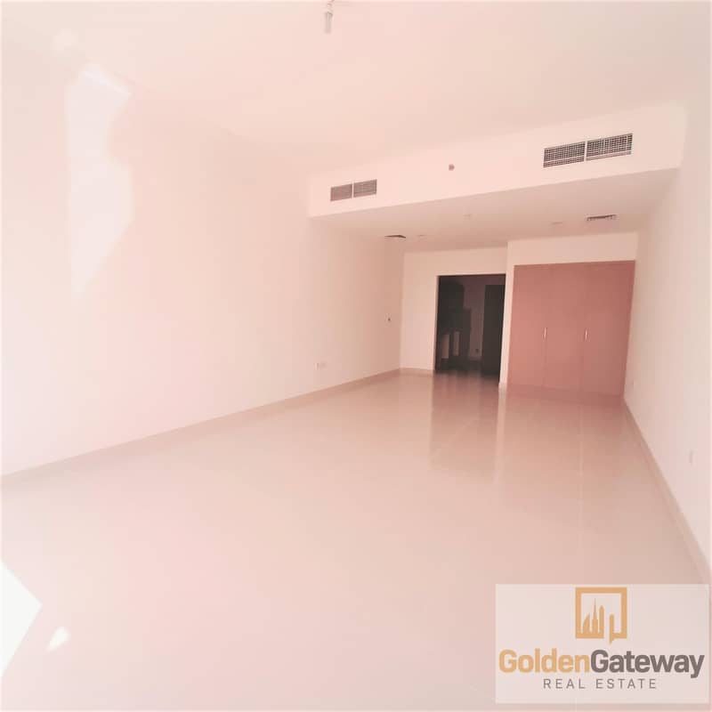 2 000 AED and Move In-NO Commission / DLD waiver