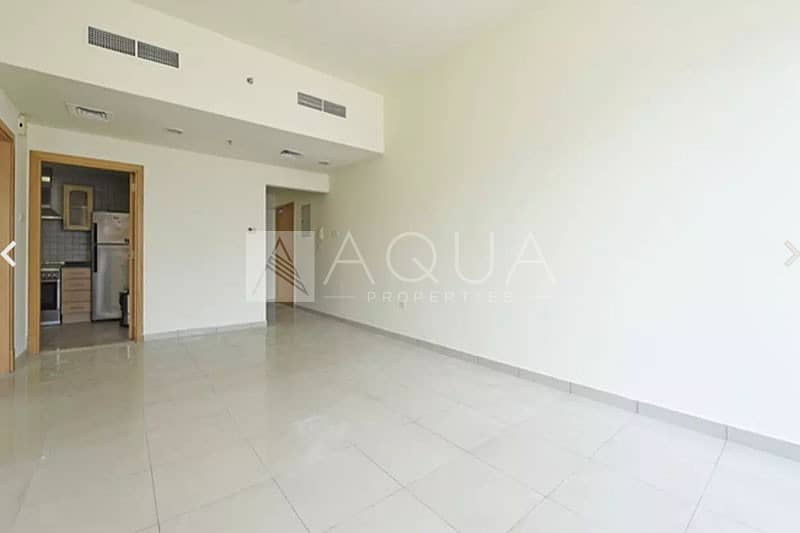 Vacant | Fully Furnished | Near the Metro Vacant | Fully Furnished | Near the Metro