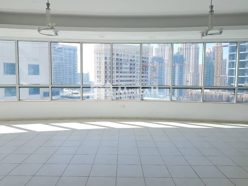 2 Very Bright Natural Sun Light in The Apartment Located in To Marina 4 Bedroom Vacant Now