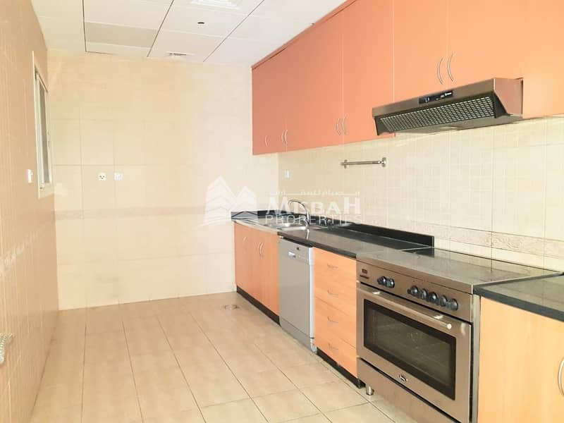 5 Very Bright Natural Sun Light in The Apartment Located in To Marina 4 Bedroom Vacant Now