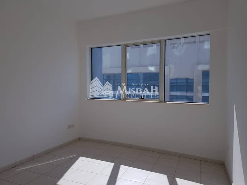 9 Very Bright Natural Sun Light in The Apartment Located in To Marina 4 Bedroom Vacant Now