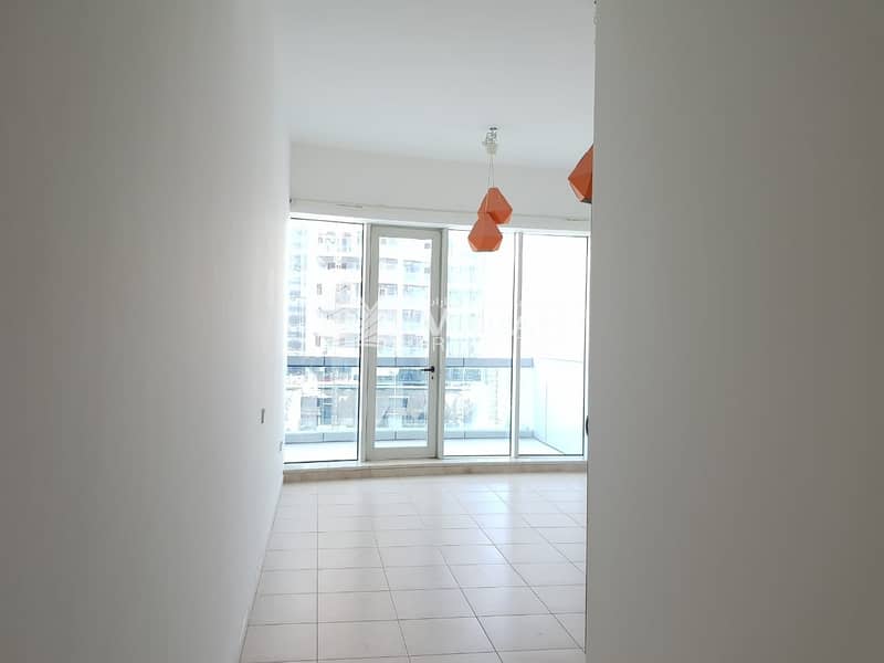 12 Very Bright Natural Sun Light in The Apartment Located in To Marina 4 Bedroom Vacant Now