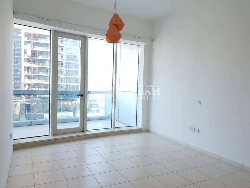 13 Very Bright Natural Sun Light in The Apartment Located in To Marina 4 Bedroom Vacant Now