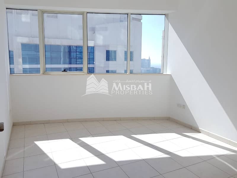 19 Very Bright Natural Sun Light in The Apartment Located in To Marina 4 Bedroom Vacant Now