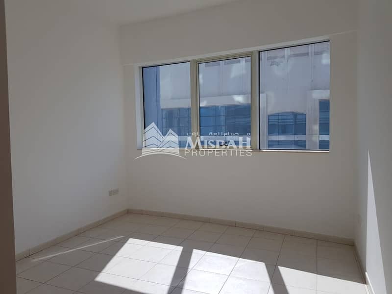 21 Very Bright Natural Sun Light in The Apartment Located in To Marina 4 Bedroom Vacant Now