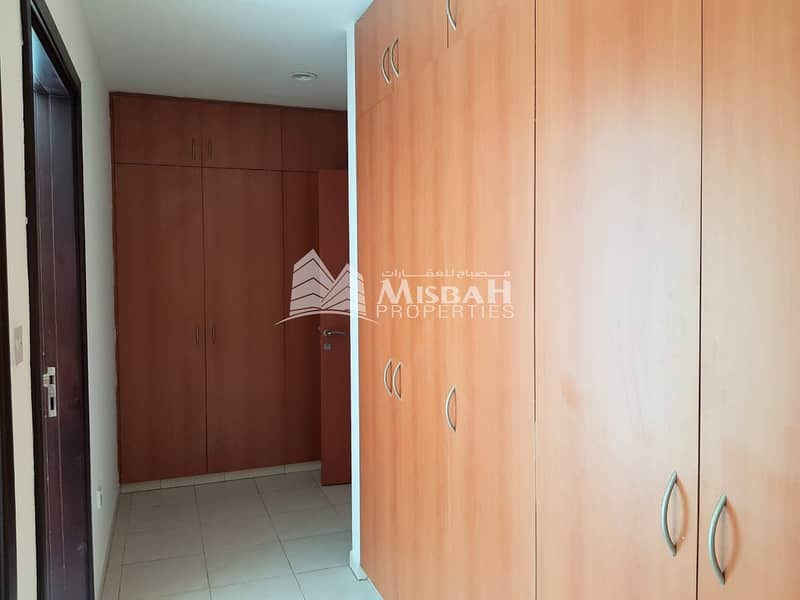 23 Very Bright Natural Sun Light in The Apartment Located in To Marina 4 Bedroom Vacant Now