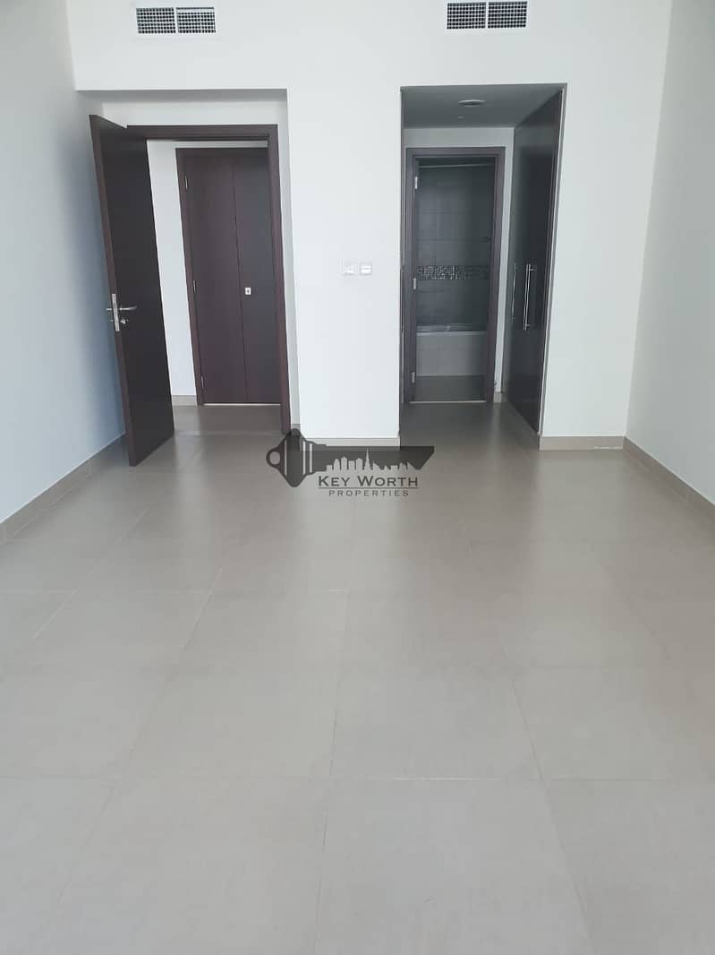 30 water front 1 bed room very bright  apartment in jaddaf