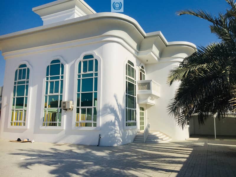 Five Bedroom Villa With  Huge Corner Plot & Parking In Hazana