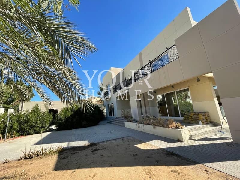 CORNER  6 BED ROOM VILLA IN ALQUOZ 2 . 250K