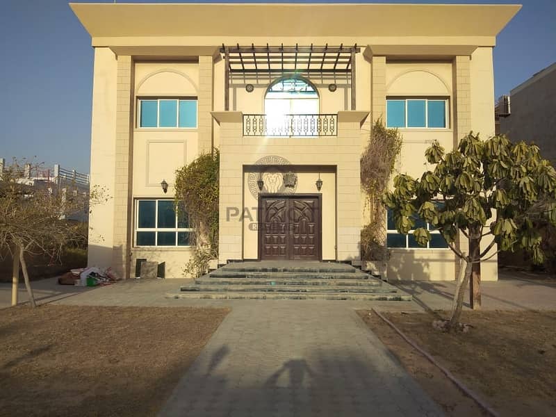 2 Grab This  Very Well Maintained 4-BR Villa In Barsha South