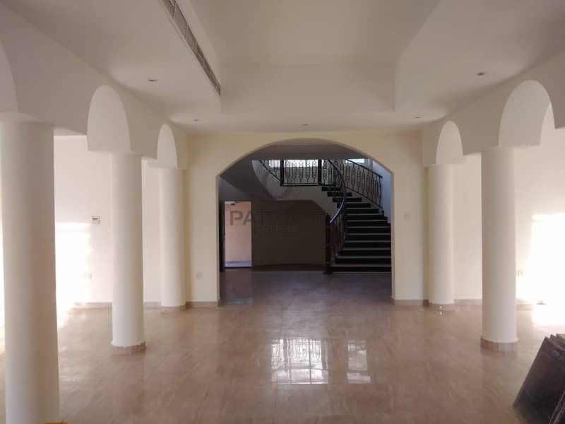4 Grab This  Very Well Maintained 4-BR Villa In Barsha South