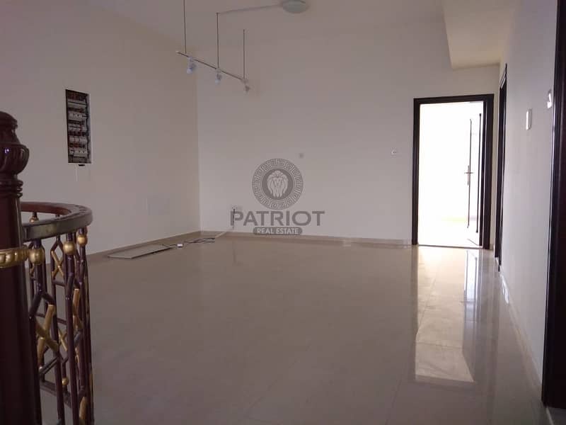 6 Grab This  Very Well Maintained 4-BR Villa In Barsha South