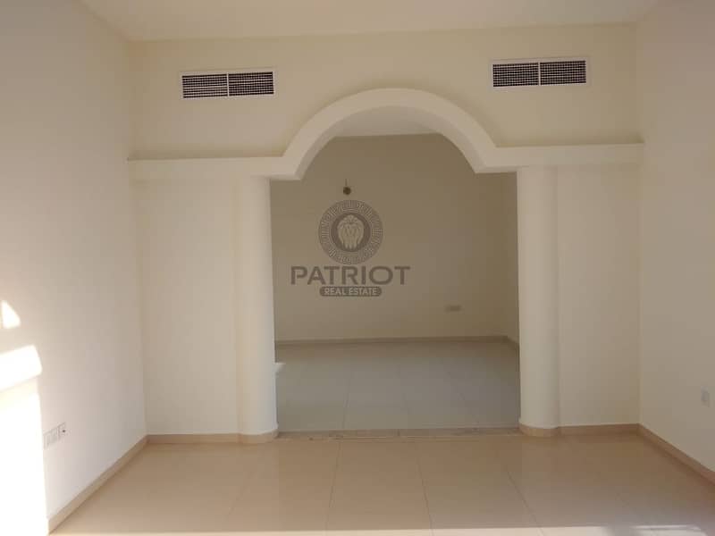 8 Grab This  Very Well Maintained 4-BR Villa In Barsha South
