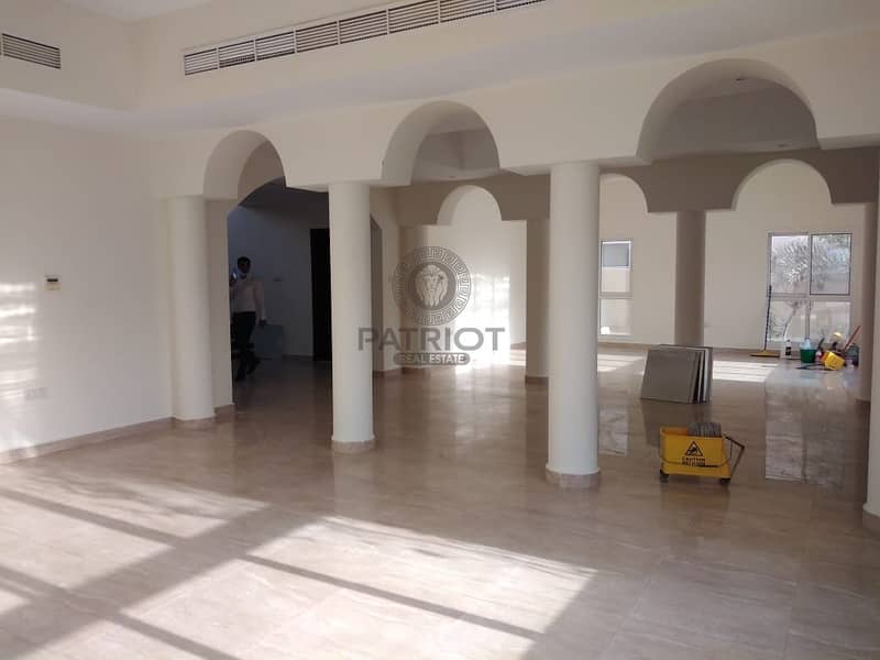 11 Grab This  Very Well Maintained 4-BR Villa In Barsha South