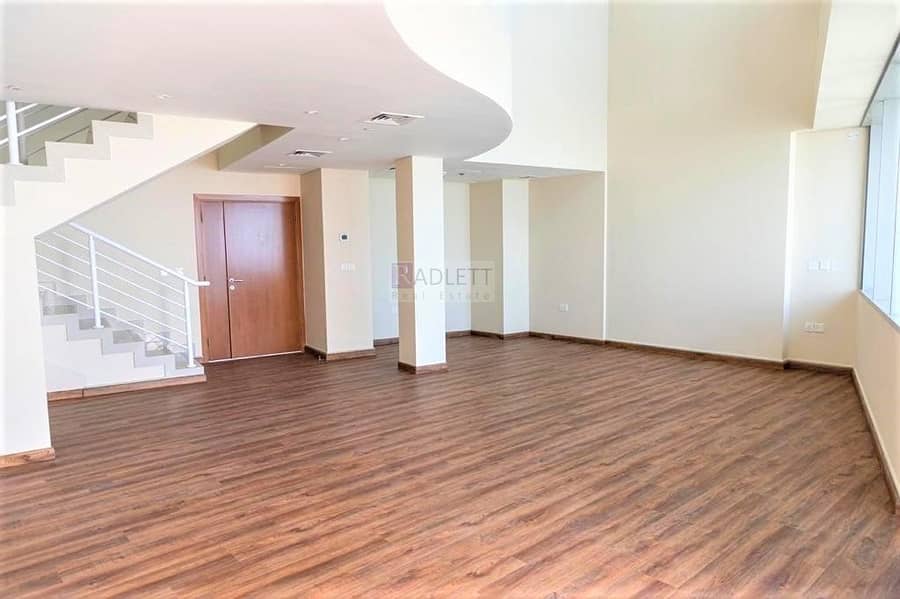 Stunning 4+Maid penthouse| Spectacular View| Wooden Floor
