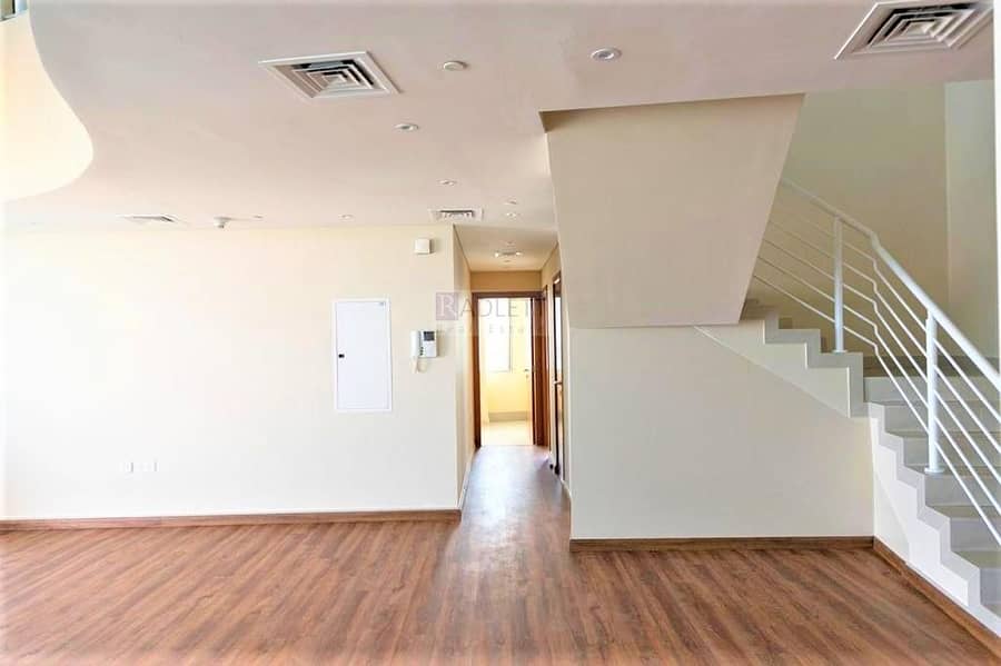 2 Stunning 4+Maid penthouse| Spectacular View| Wooden Floor