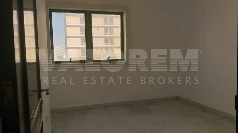 4 Spacious 3 BHK in Electra St located in front of Bus stop