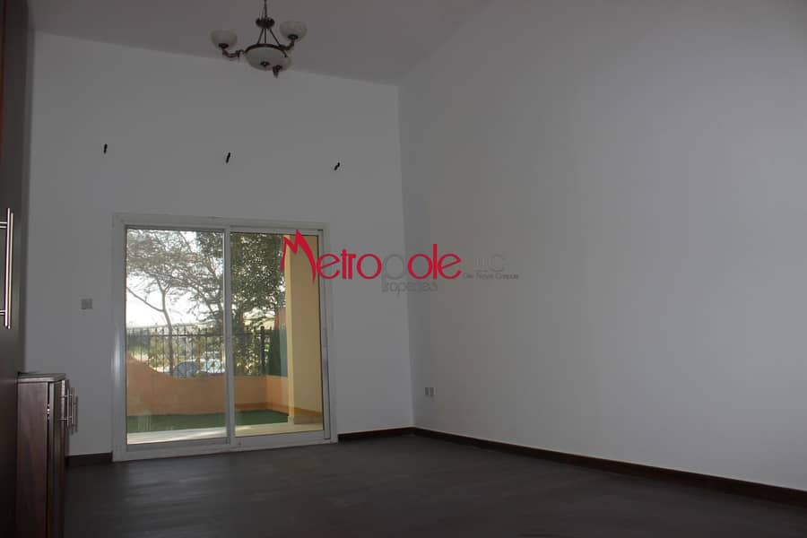 Huge Vacant Studio | Upgraded | Ground Floor Huge Vacant Studio | Upgraded | Ground Floor