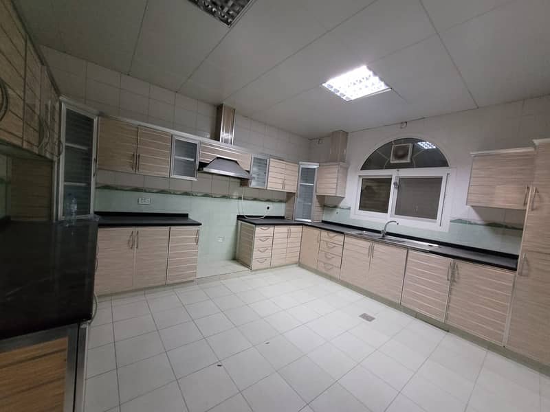 Квартира в Аль Шамха, 4 cпальни, 65000 AED - 4994309