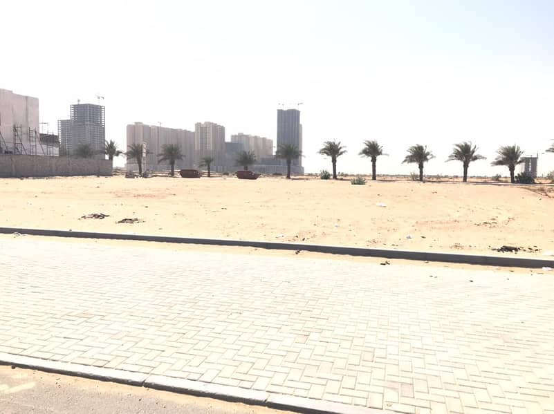 Residential lands for sale in the Aley Hills area on Sheikh Mohammed Bin Zayed Road. Free ownership for all nationalities and for the duration of life.
