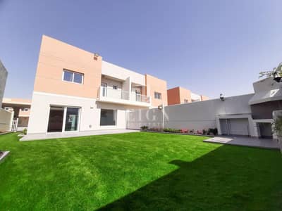 Beautiful Villa Landscaped garden Beautiful Villa Landscaped garden