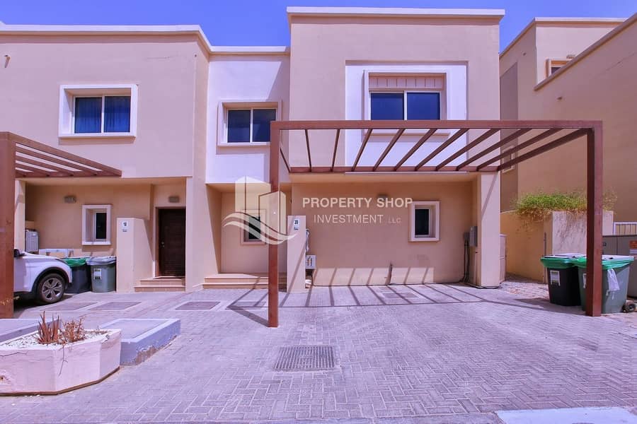 Impressively Huge 4+Maid Villa & Spacious Backyard! Impressively Huge 4+Maid Villa & Spacious Backyard!